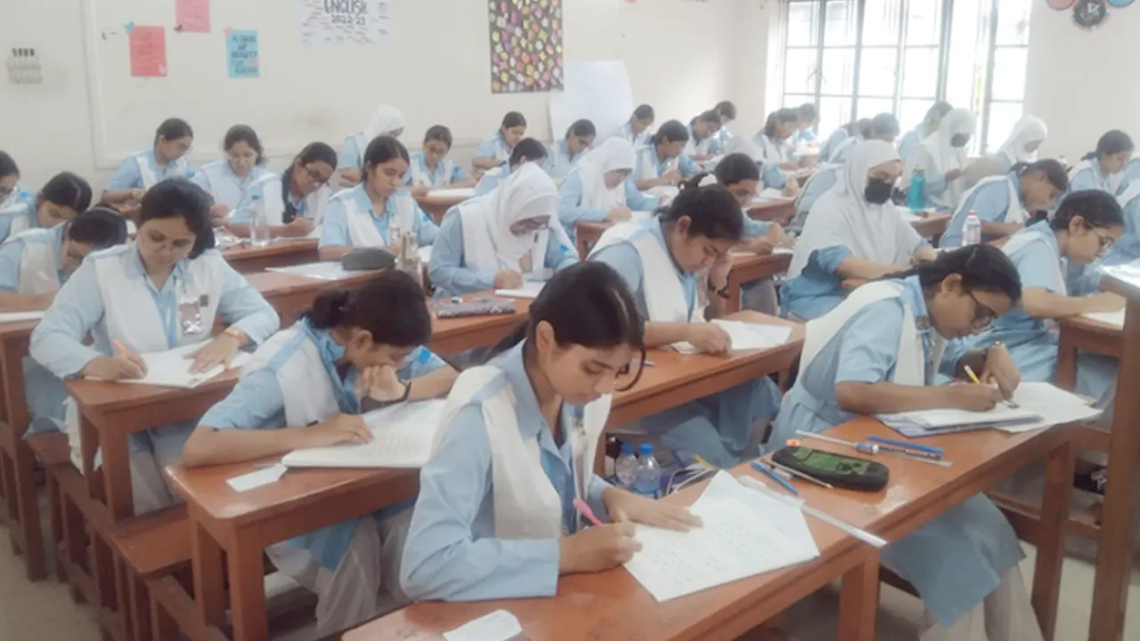 দ্বাদশ শ্রেণির নির্বাচনী পরীক্ষা স্থগিত