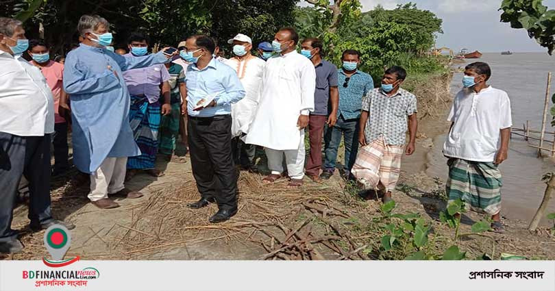 মানিকগঞ্জে নদীভাঙন কবলিত এলাকা পরিদর্শন করলেন জেলা পরিষদের চেয়ারম্যান