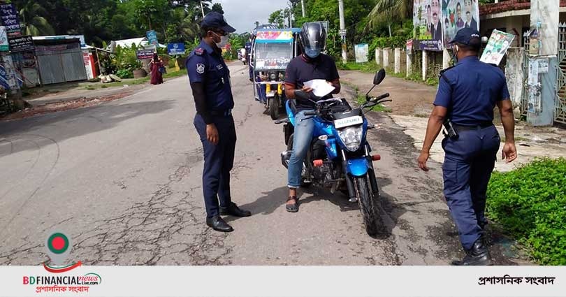 শরীয়তপুরে সামাজিক দূরত্ব নিশ্চিতকরণে কঠোর অবস্থানে জেলা পুলিশ