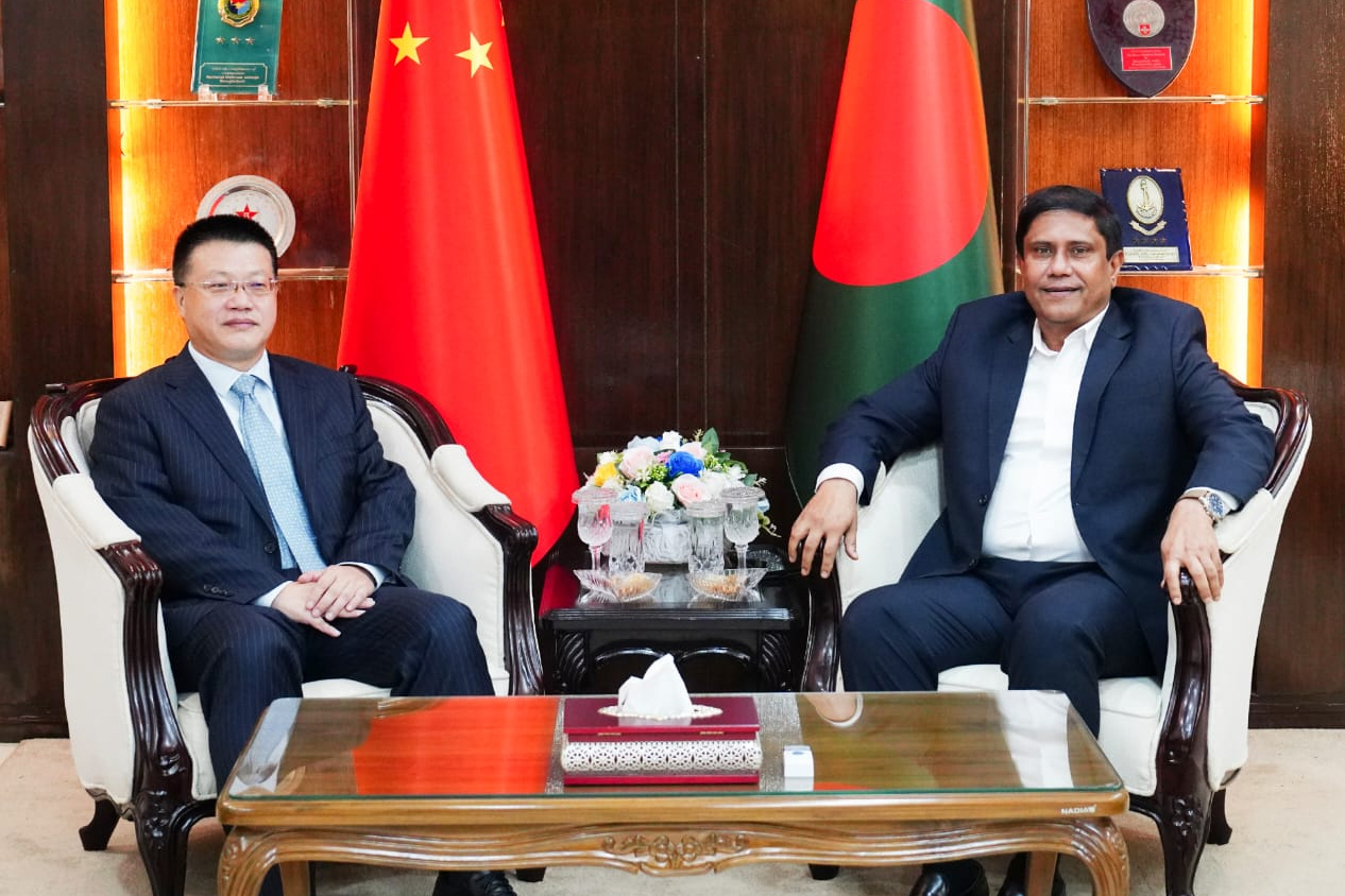 মাননীয় প্রধানমন্ত্রীর প্রতিরক্ষা উপদেষ্টার সঙ্গে চীনের রাষ্ট্রদূতের সৌজন্য সাক্ষাৎ