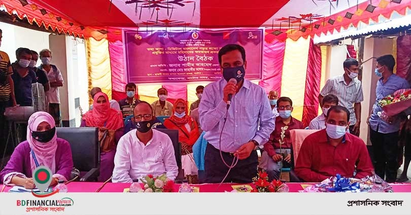 প্রধানমন্ত্রীর উপহার জমিসহ ঘর পরিদর্শন করলেন নাটোরের জেলা প্রশাসক