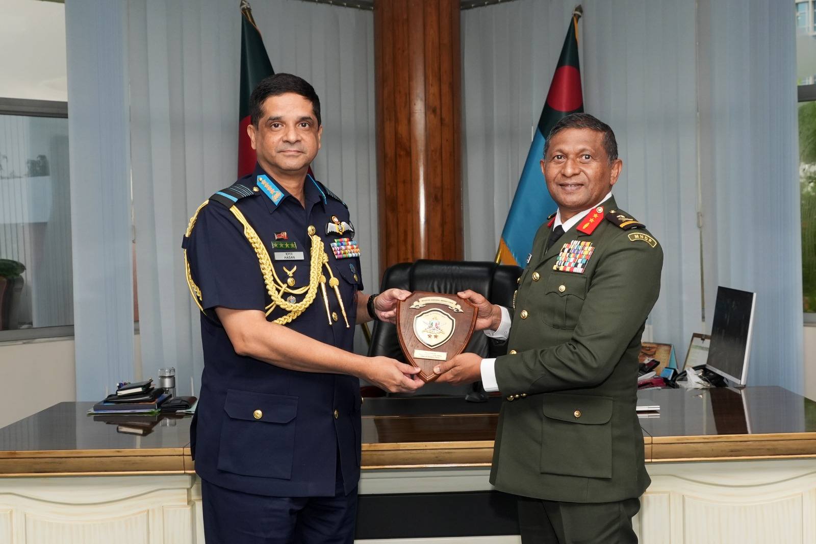 বাংলাদেশ বিমান বাহিনী প্রধানের সাথে মালদ্বীপের সশস্ত্র বাহিনী প্রধান এর সৌজন্য সাক্ষাৎ