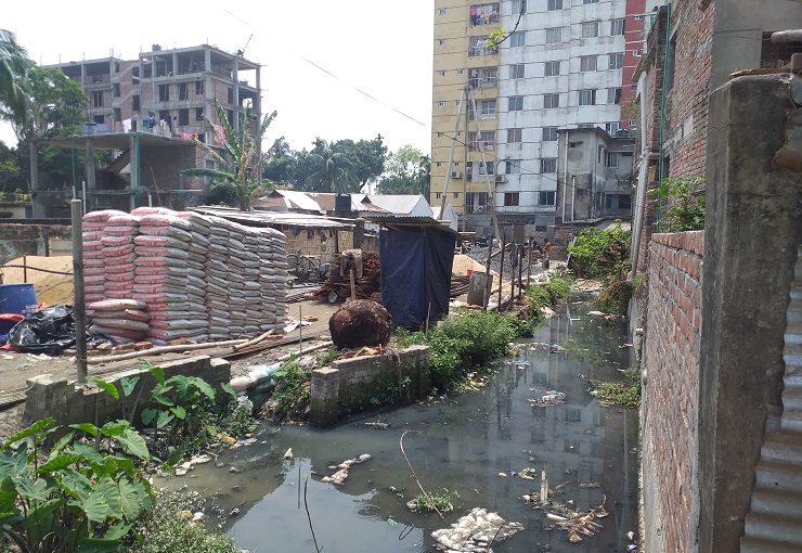 ময়মনসিংহে সরকারি জায়গায় ভবন নির্মাণের অভিযোগ