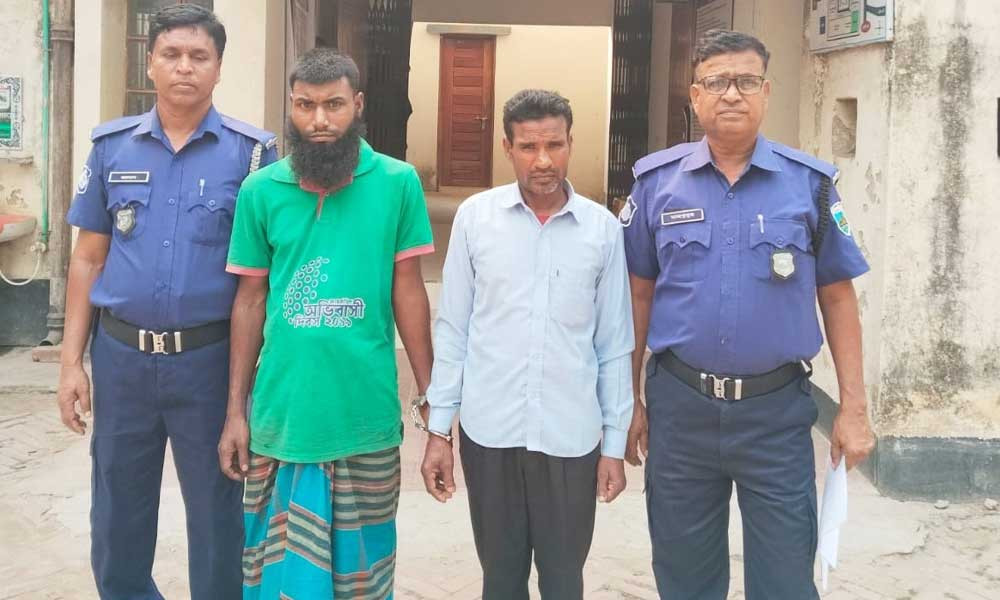 সিরাজগঞ্জে পুলিশ কর্মকর্তাকে মারধর, গ্রেপ্তার ২