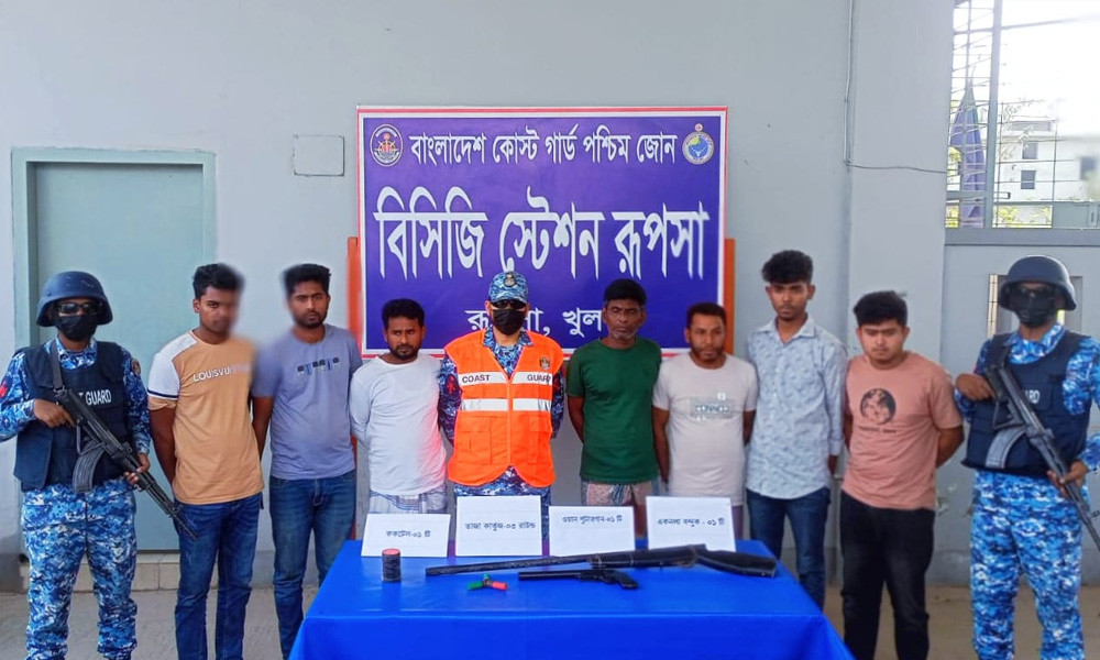খুলনায় অস্ত্রসহ আটক ৭