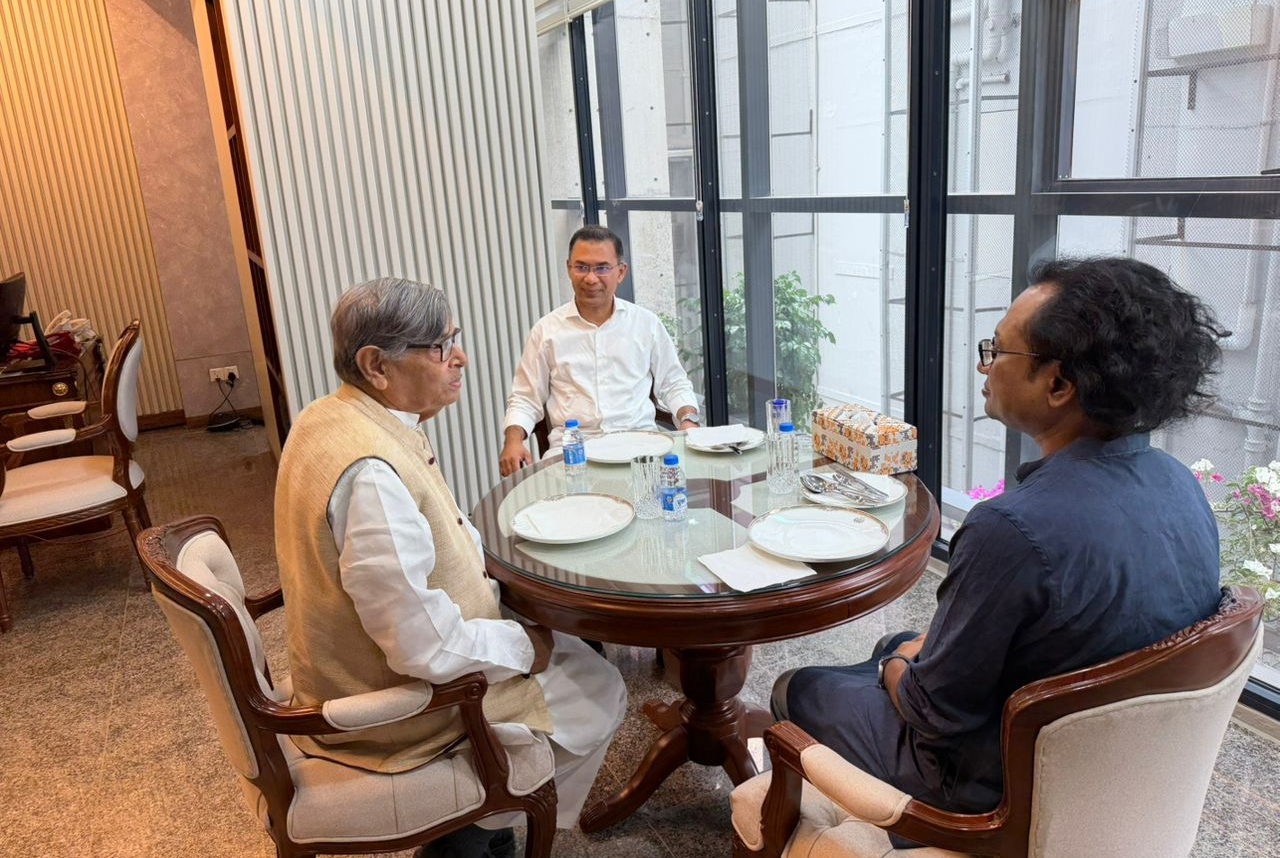 প্রধানমন্ত্রীর সঙ্গে অধ্যাপক আবদুল্লাহ আবু সায়ীদের সাক্ষাৎ