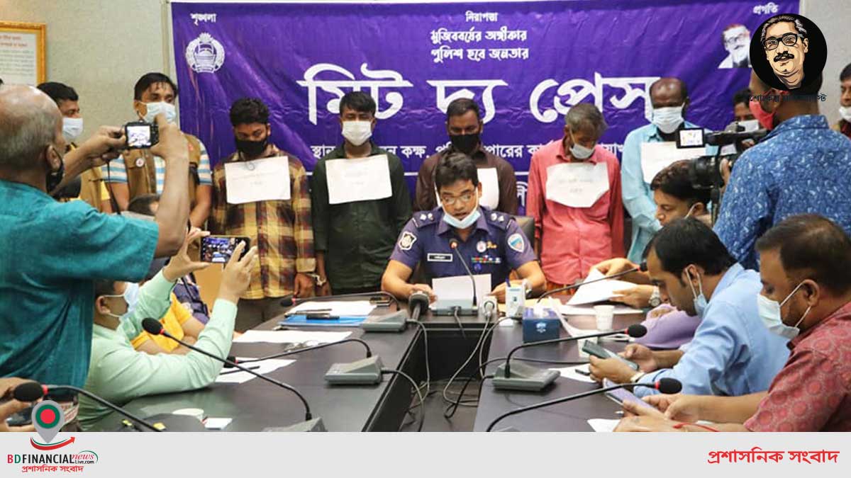 নোয়াখালীতে ডাকাত দলের প্রধান এবং দেশীয় অস্ত্র সহ গ্রেপ্তার ০৬