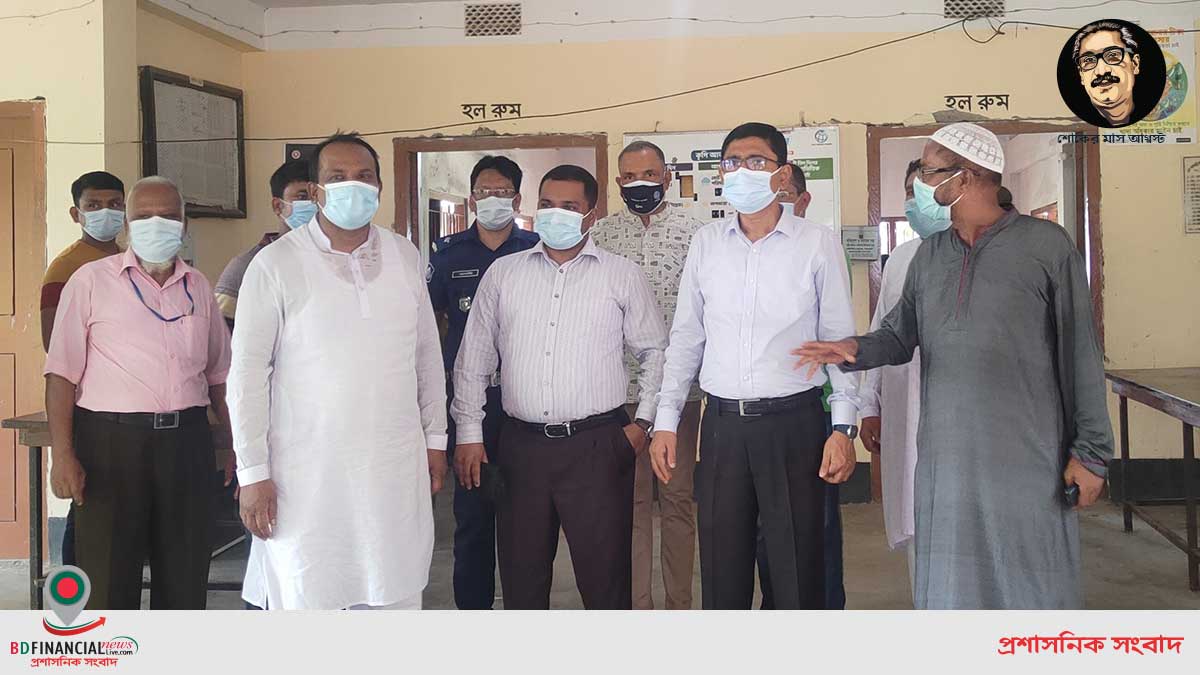 গণটিকাদান কার্যক্রম পরিদর্শন করেন জয়পুরহাট জেলার পুলিশ সুপার