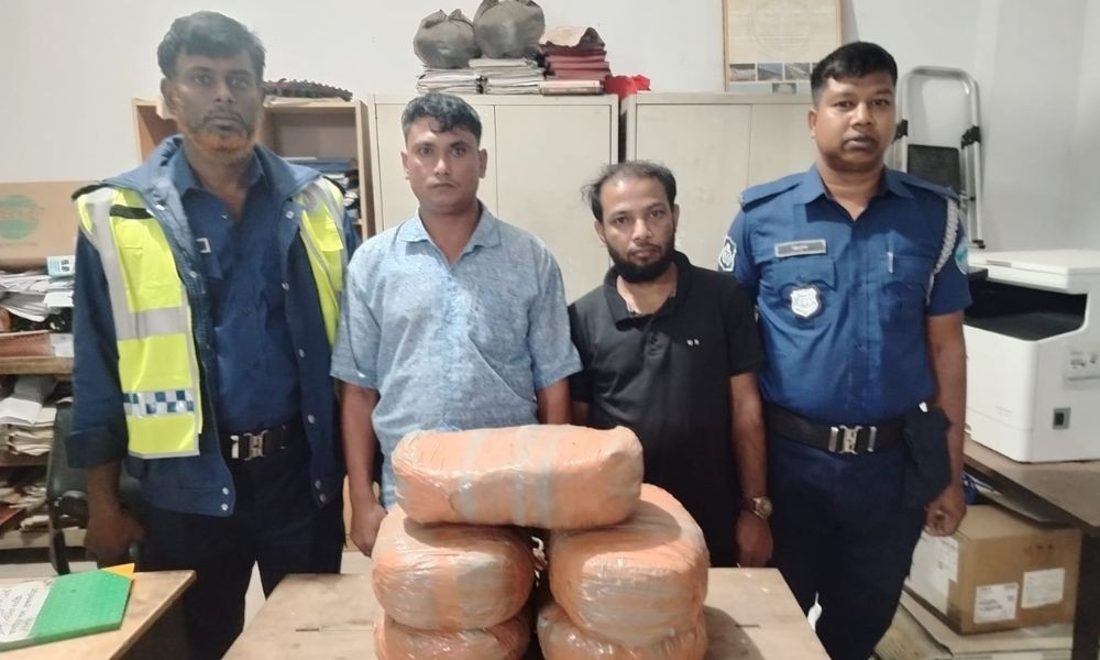 আখাউড়ায় ১০ কেজি গাঁজাসহ ২ মাদক কারবারি গ্রেপ্তার