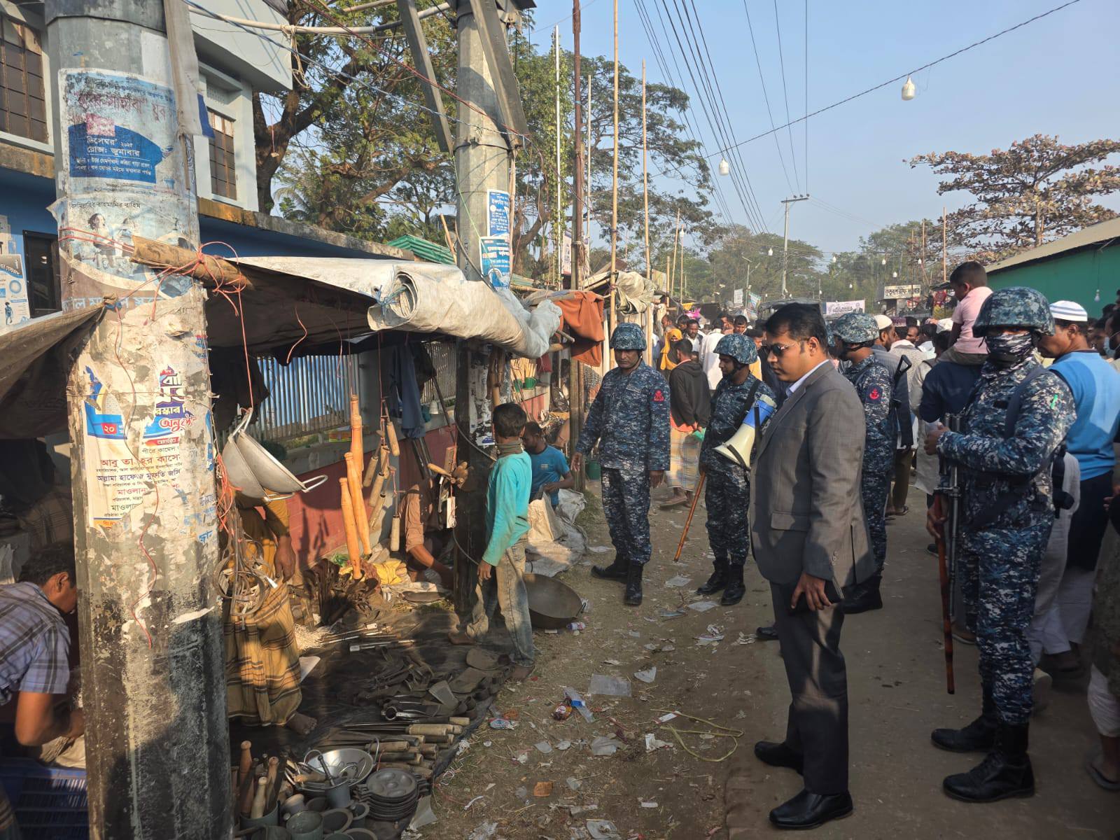 কুতুবশাহী দরবরারের বার্ষিক ওরসের দ্বিতীয় দিনে পুলিশ, নেভি ও কোস্টগার্ডের পেট্রোলিং পরিচালনা