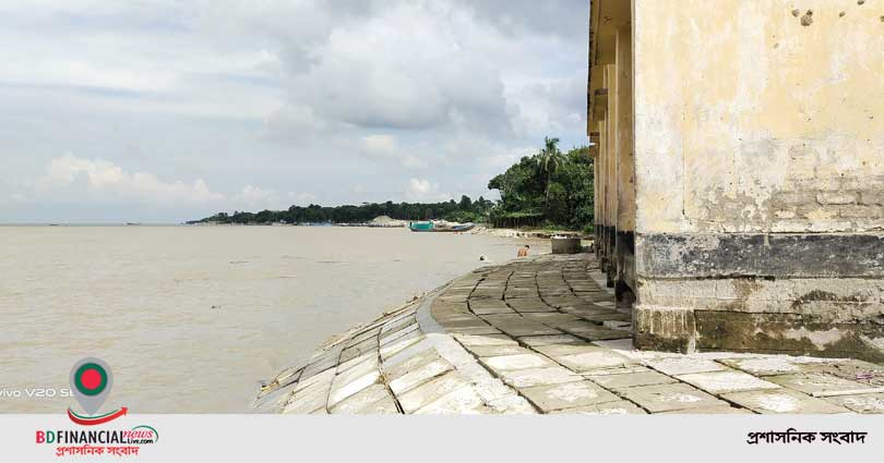 নদী গর্ভে বিলিন হতে পারে চর ছিলিমপুর স্কুল