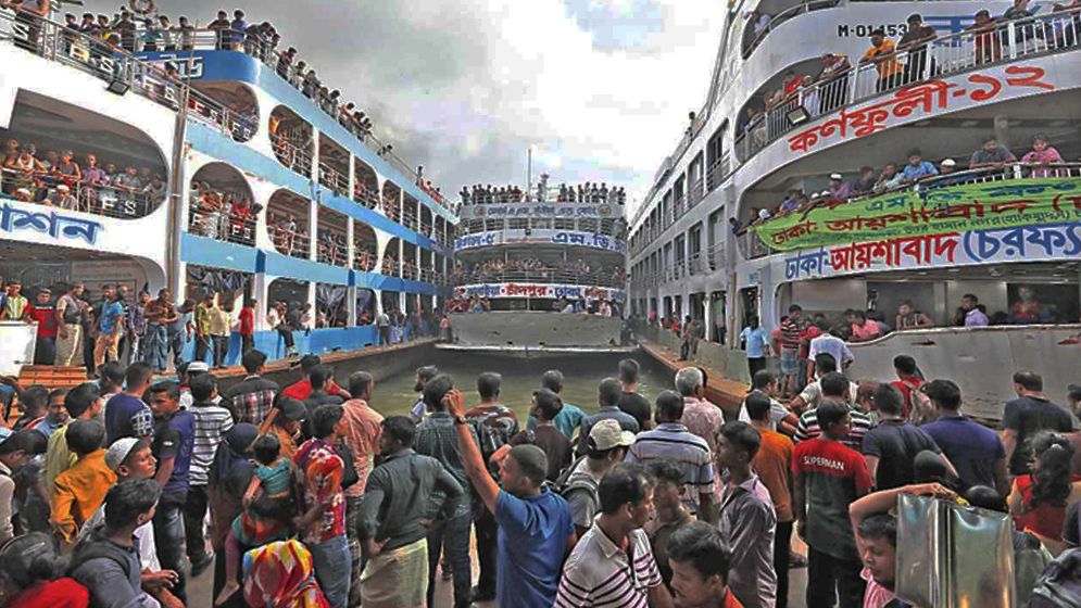 সদরঘাটে লঞ্চ দুর্ঘটনায় ৬ সদস্যের তদন্ত কমিটি,দুই নৌযানের রুট পারমিট বাতিল