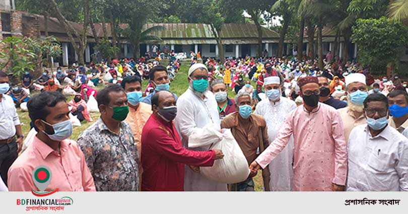 বগুড়া জেলার শেরপুরে ৩০০ অসহায় পরিবারকে বসুন্ধরা গ্রুপের খাদ্য সহায়তা