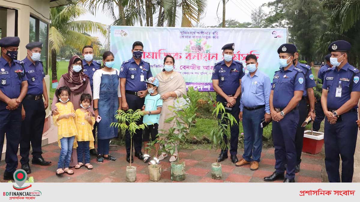 নোয়াখালীতে সামাজিক বনায়ন কর্মসূচি অনুষ্ঠিত