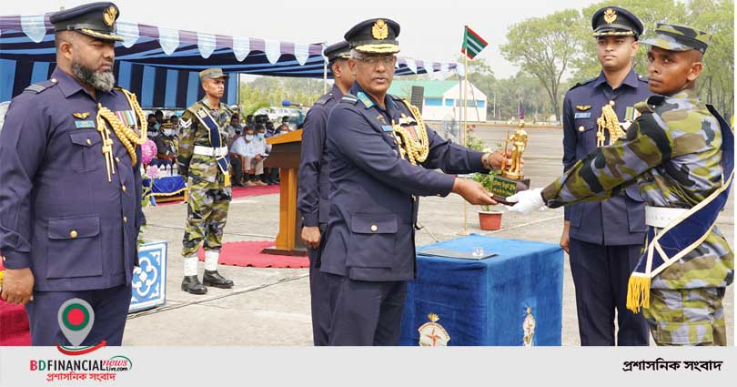 বিমানবাহিনী এমও ডিসি রিক্রুট দলের প্রশিক্ষণ সমাপনী কুচকাওয়াজ অনুষ্ঠিত