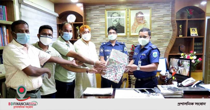 জয়পুরহাটে সার্ক মানবাধিকার ফাউন্ডেশনের মাস্ক উপহার