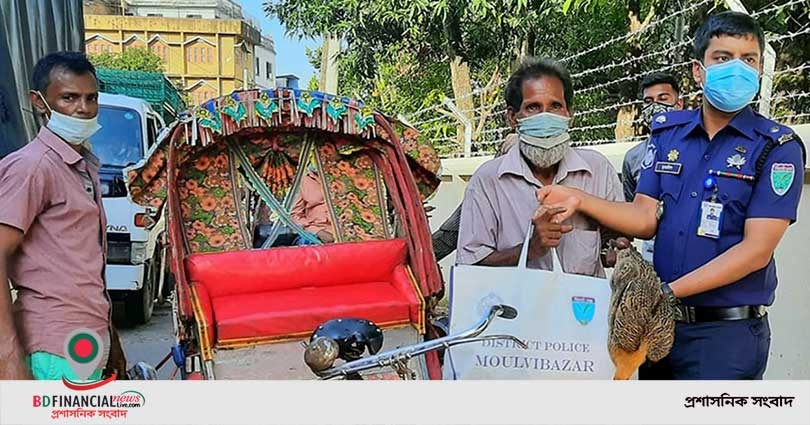 মৌলভীবাজারে হতদরিদ্রদের খাদ্য সহায়তা দিলেন পুলিশ কর্মকর্তারা