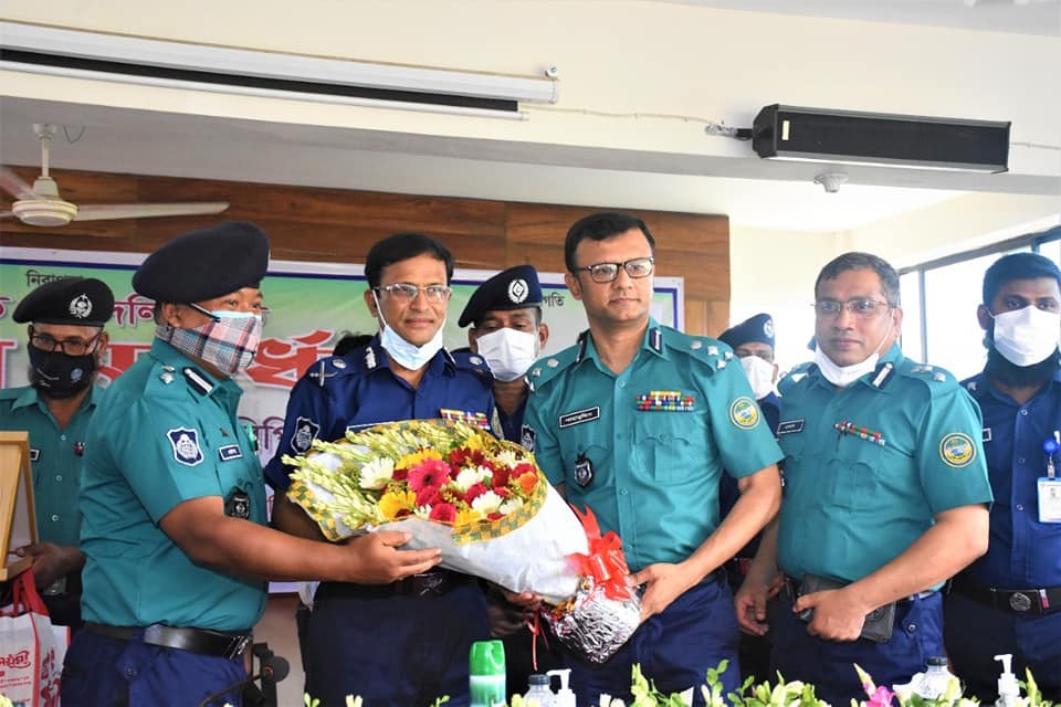 মানুষের ভালোবাসায় সিক্ত হয়ে বিদায় নিলেন অতিরিক্ত আইজিপি মোঃ শফিকুল ইসলাম