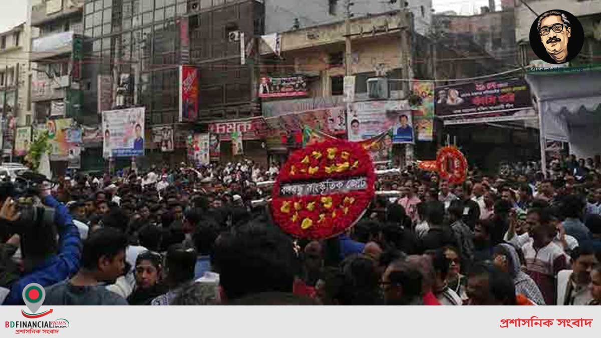 ২১ আগস্ট ভয়াবহ গ্রেনেড হামলায় নিহতদের প্রতি শ্রদ্ধা জানাতে নেতাকর্মীদের ঢল