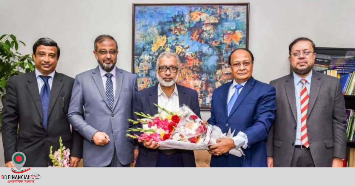 বিএফআইইউ প্রধান মোঃ মাসুদ বিশ্বাস’কে সাউথইস্ট ব্যাংক লিমিটেডের ব্যবস্থাপনা পরিচালকের ফুলেল শুভেচ্ছা