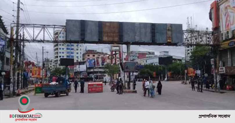 নারায়ণঞ্জে বিধিনিষেধ কার্যকরে তৎপর জেলার পুলিশ-প্রশাসন