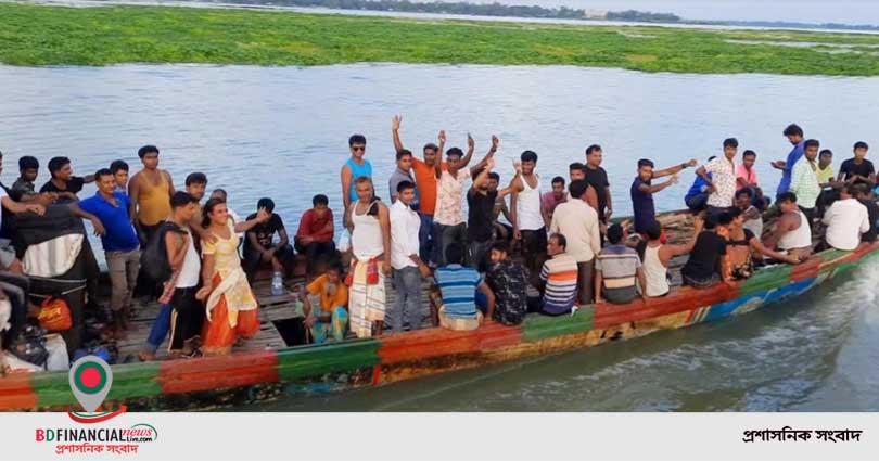 চলনবিলে নৌকা ভ্রমণের নামে চলছে অশ্লীলতা