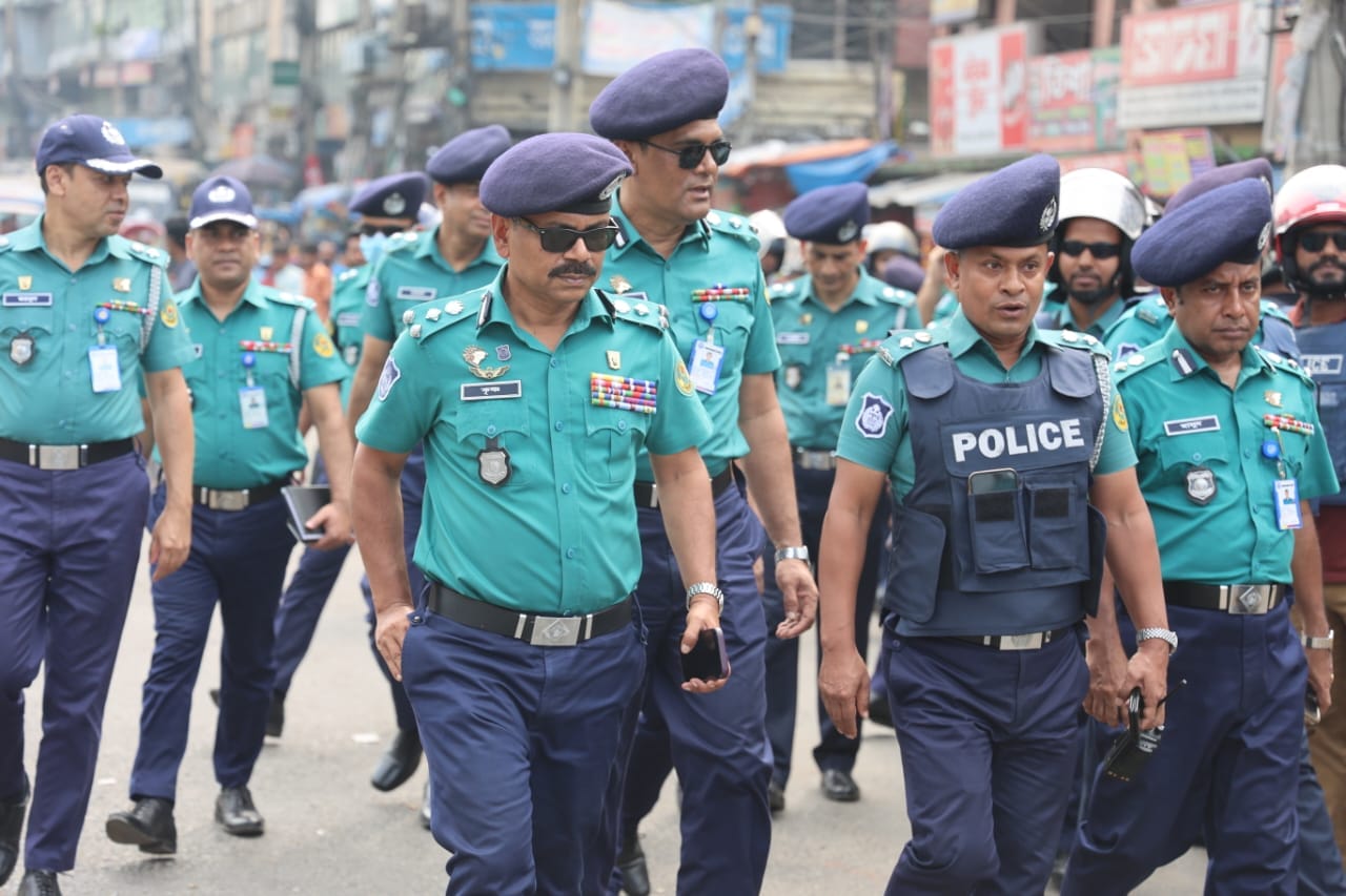 নগরীর আইনশৃঙ্খলা পরিস্থিতি তদারক করেন সিএমপি কমিশনার