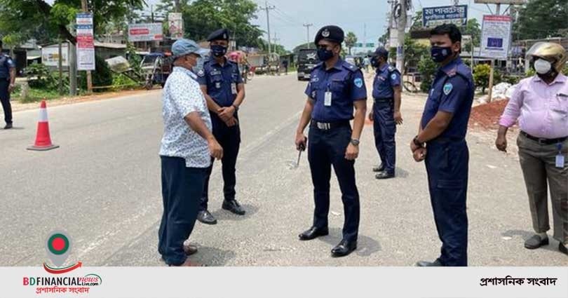 চাঁদপুরের প্রতিটি মোড়ে বসানো হয়েছে পুলিশি পাহারা