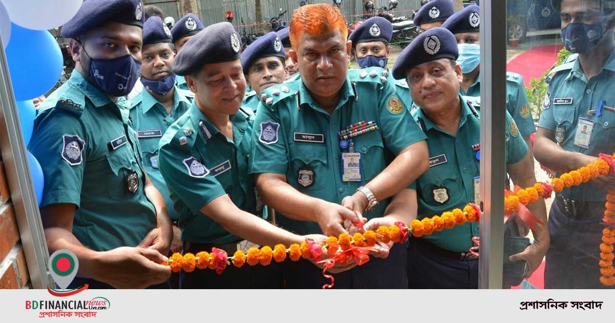 সদর দপ্তরে ক্যাফেটেরিয়ার উদ্বোধন করলেন কেএমপি কমিশনার