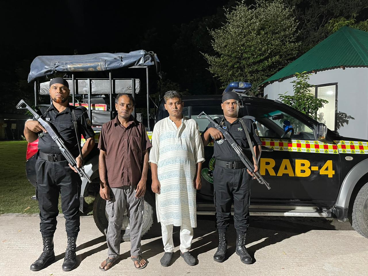 ০২ জন মাদক কারবারি'কে গ্রেফতার করেছে র‌্যাব-৪