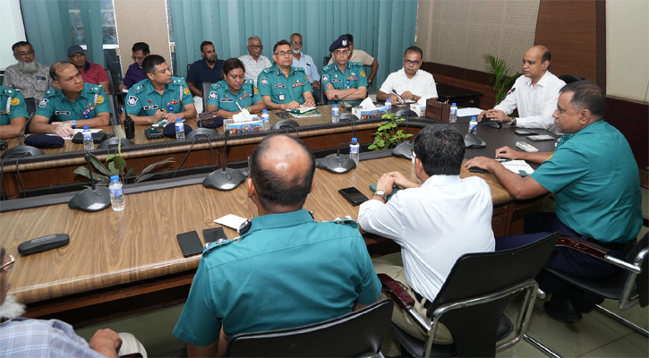 বাস মালিকদের সঙ্গে ডিএমপি কমিশনারের মতবিনিময়