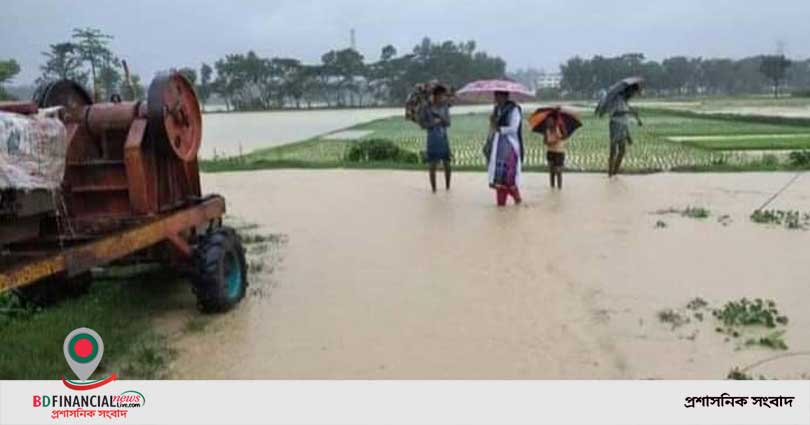 ড্রেনের পানিতে তলিয়ে গেছে গ্রাম