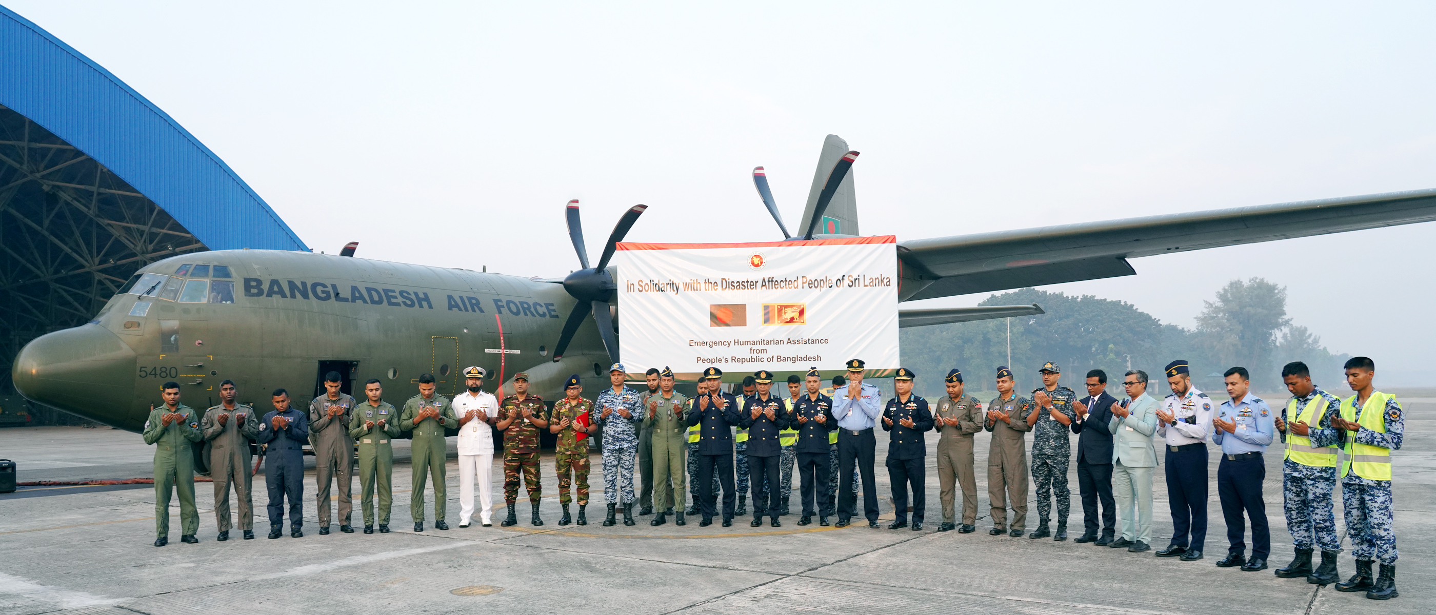 শ্রীলংকায় ঘূর্ণিঝড় ও বন্যায় আক্রান্ত জনগণের জন্য বাংলাদেশ সরকারের জরুরী ত্রাণ সহায়তা প্রেরণ