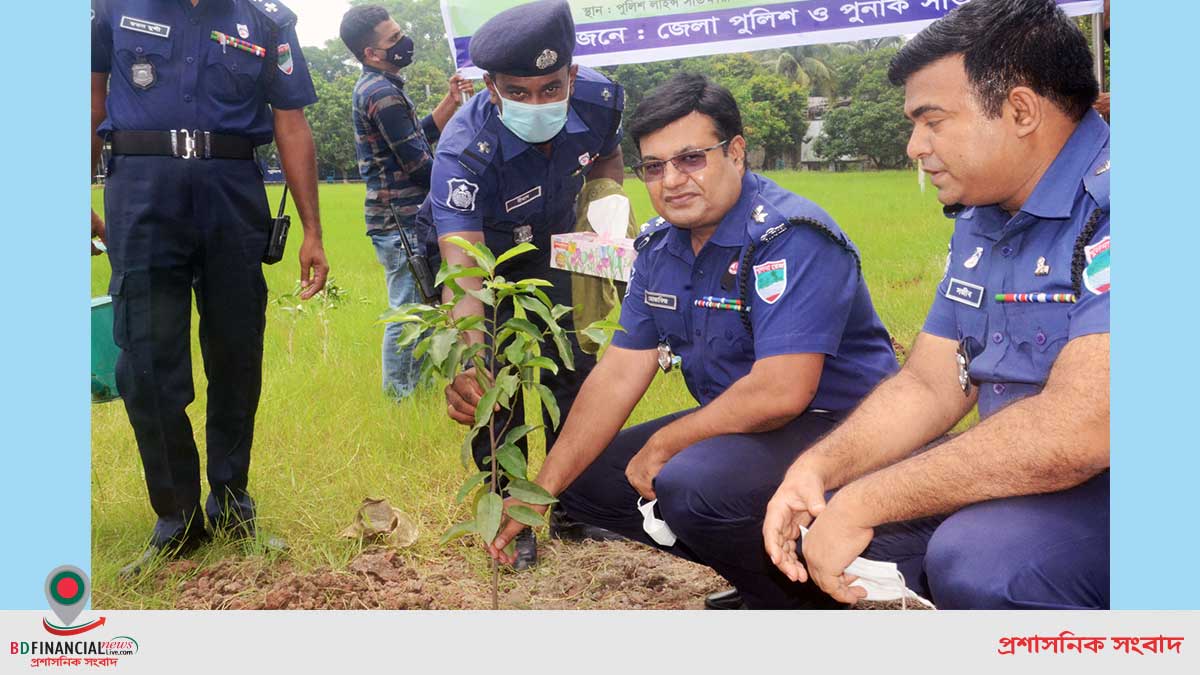 সাতক্ষীরা পুলিশ সুপার কর্তৃক সামাজিক বনায়ন কর্মসূচি পালন