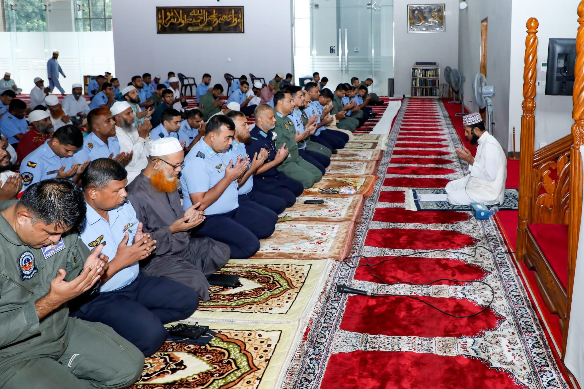মাইলস্টোন দুর্ঘটনায় হতাহতদের স্মরণে বাংলাদেশ বিমান বাহিনীর সকল মসজিদে বিশেষ দোয়া ও মোনাজাত