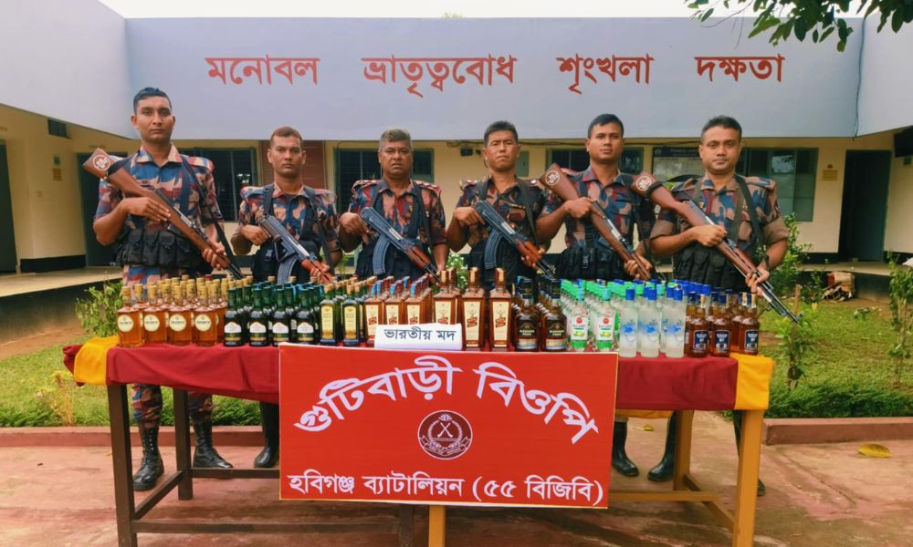 বিজিবির অভিযানে ২৪ লাখ টাকার মদ-গাঁজা জব্দ