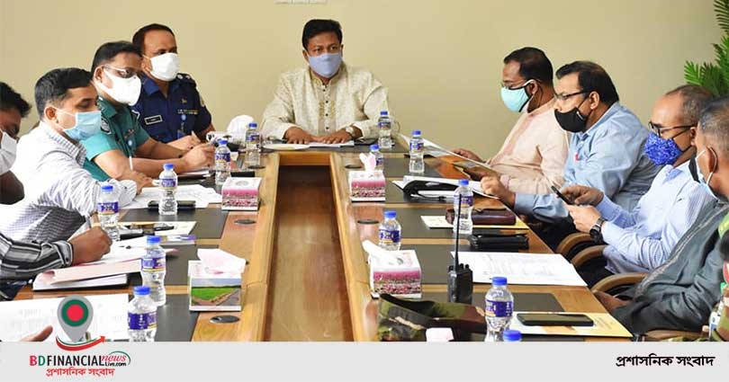 বরিশাল জেলা প্রশাসকের কার্যালয়ে পুলিশ সেনাবাহিনী ও বিজিবি কর্মকর্তাদের সাথে জরুরি বৈঠক