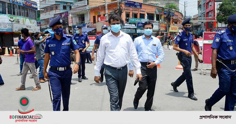 যশোরে লকডাউন কার্যকরে জেলা প্রশাসন ও জেলা পুলিশের যৌথ টহল অনুষ্ঠিত