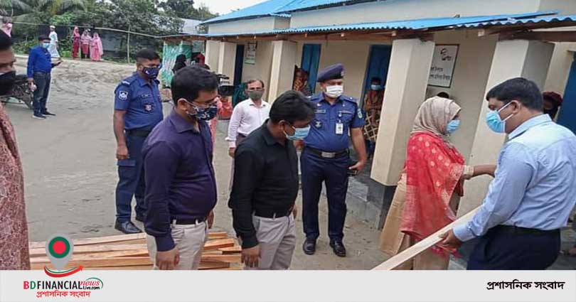 মুক্তাগাছায় আশ্রয়ন প্রকল্প পরিদর্শনে ডিসি এনামুল হক