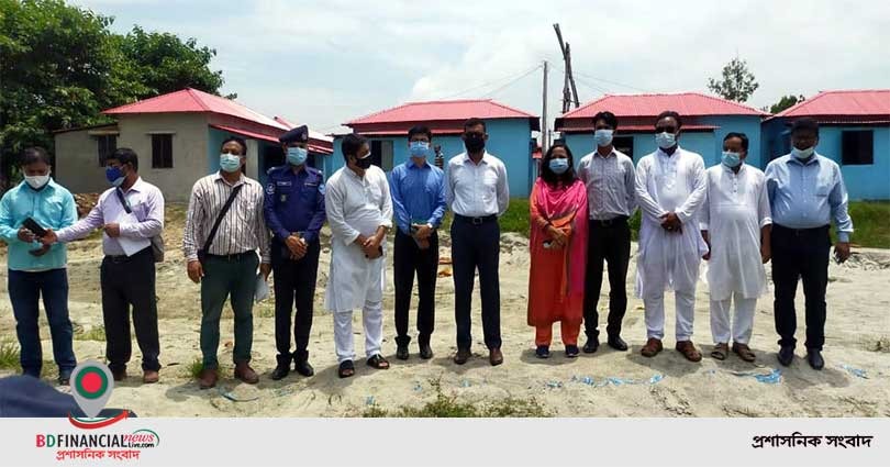 কুমিল্লার তিতাসে প্রধানমন্ত্রীর উপহারের আশ্রয়ন প্রকল্প পরিদর্শন করলেন জেলা প্রশাসক