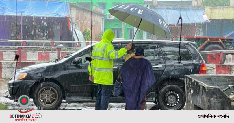 পাবনা পুলিশ সুপারের বদন্যতায় বাড়ি পৌছলো শিশু ও তার মা