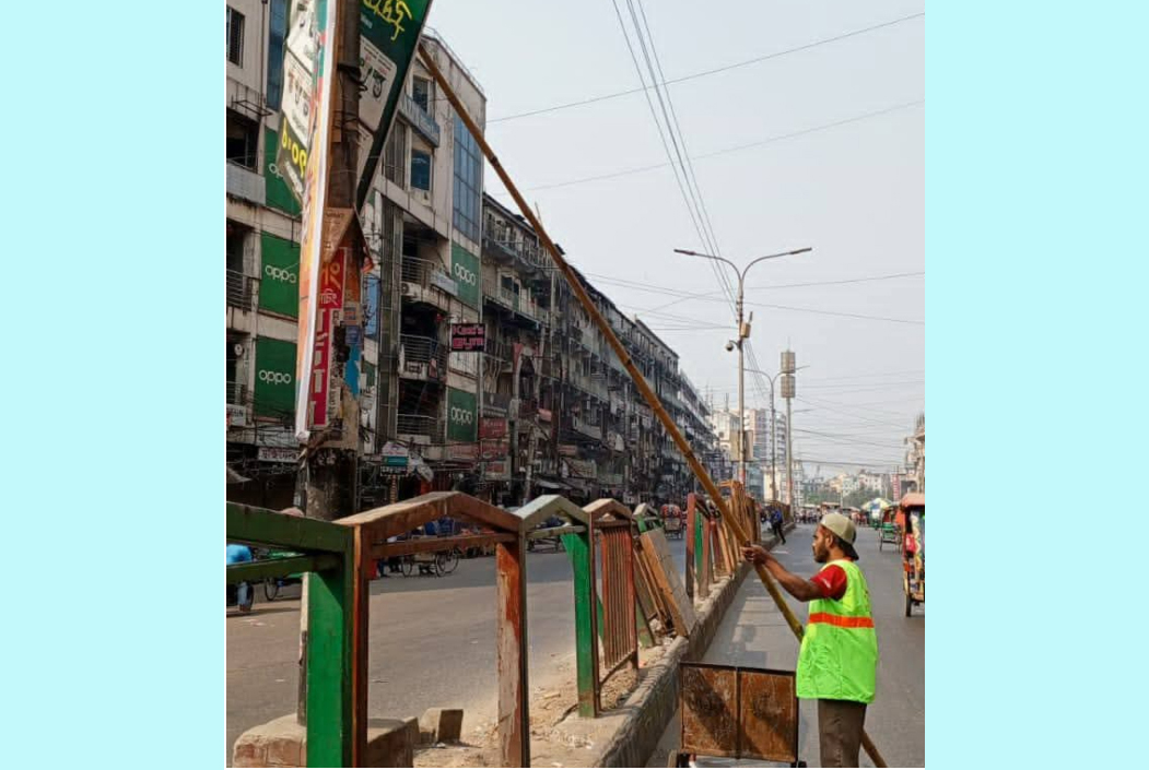 শহরের সৌন্দর্য রক্ষায় ব্যানার-ফেস্টুন অপসারণ করেছে ডিএনসিসি