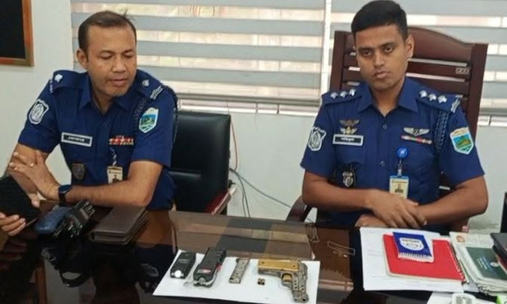 সিরাজগঞ্জে বিদেশি পিস্তলসহ বাবা-ছেলে আটক