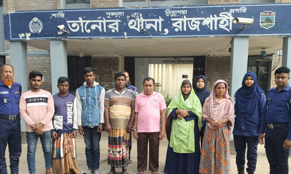 তানোর থানা পুলিশের বিশেষ অভিযানে নারীসহ গ্রেপ্তার ৭