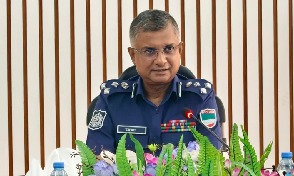 প্রশ্নের সুযোগ না পেয়ে খুলনা রেঞ্জ ডিআইজির সভা বর্জন সাংবাদিকদের