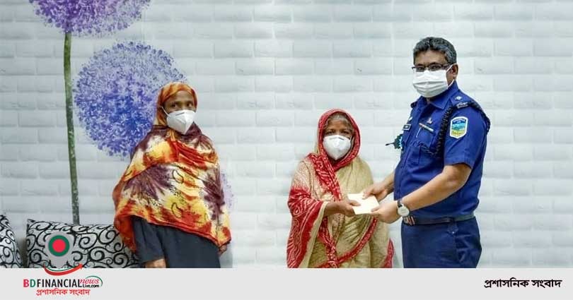 কিডনি রোগীকে আর্থিক সহায়তা দিলেন জামালপুরের এসপি