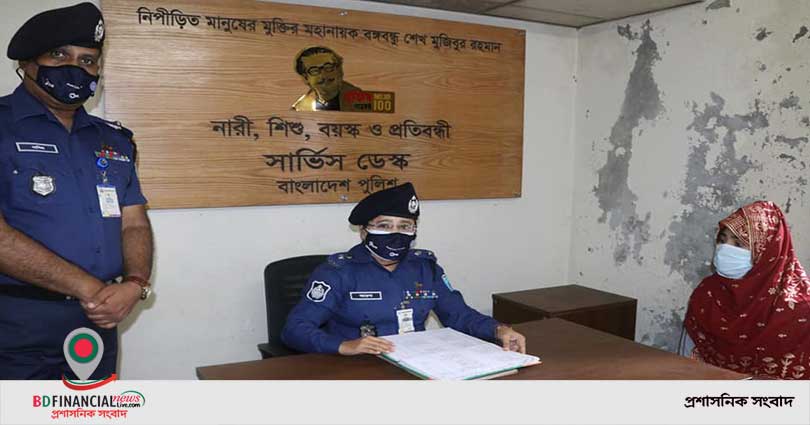 টুংগিপাড়া থানায় নারী, শিশু, বয়স্ক ও প্রতিবন্ধী সার্ভিস ডেস্ক পরিদর্শন করলেন গোপালগঞ্জের পুলিশ সুপার