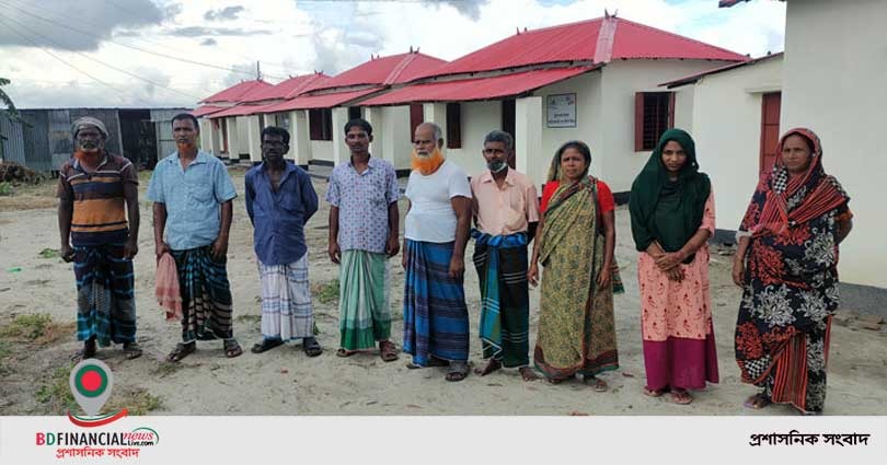 ফরিদপুরে প্রধানমন্ত্রীর উপহার ঘর ও জমি পেয়ে খুশি চরাঞ্চলের ক্ষতিগ্রস্ত পরিবারগুলো