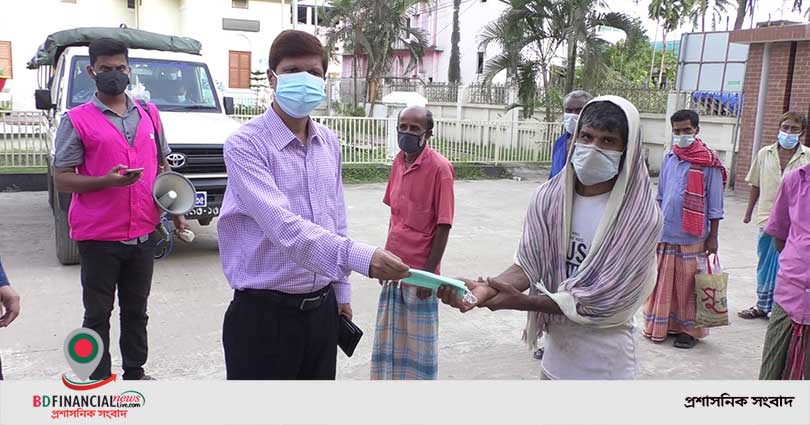 ভোলায় বিনামূল্যে ৭৫ হাজার মাস্ক ও ২৩টি হ্যান্ড মাইক বিতরন