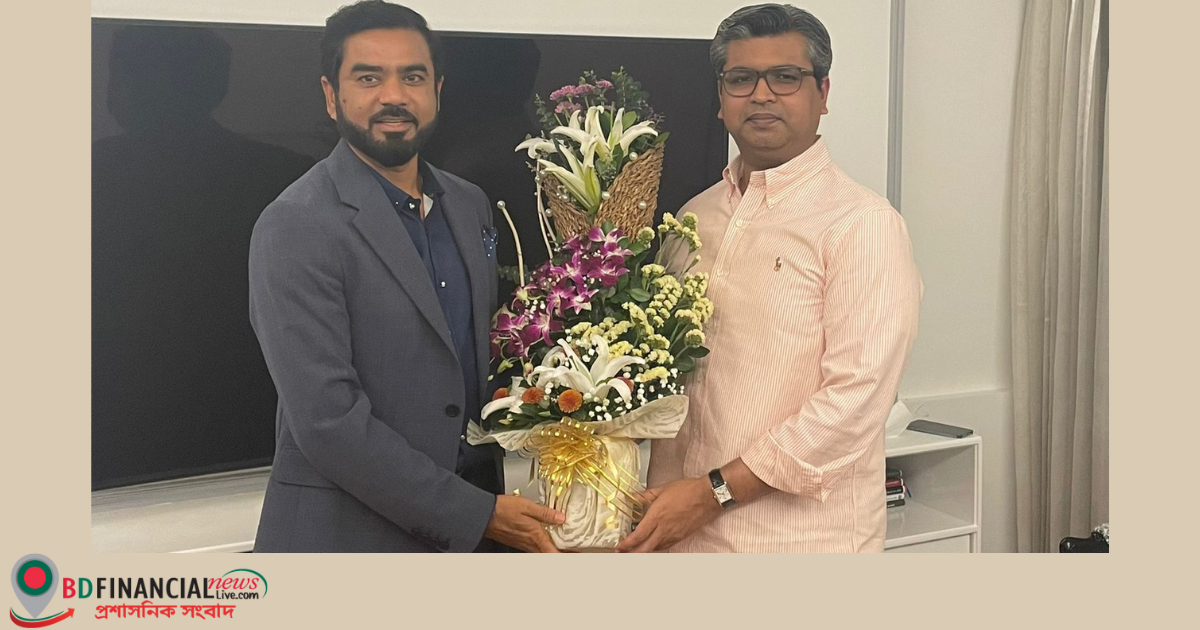 শেখ ফজলে ফাহিমকে  ফুলেল শুভেচ্ছা জানিয়েছেন  এম এ রাজ্জাক খান